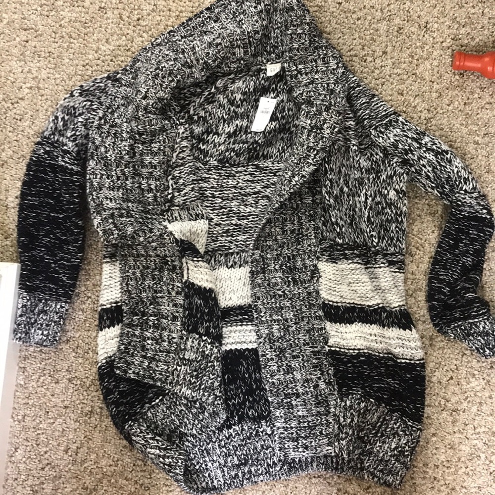 Gap sweater
